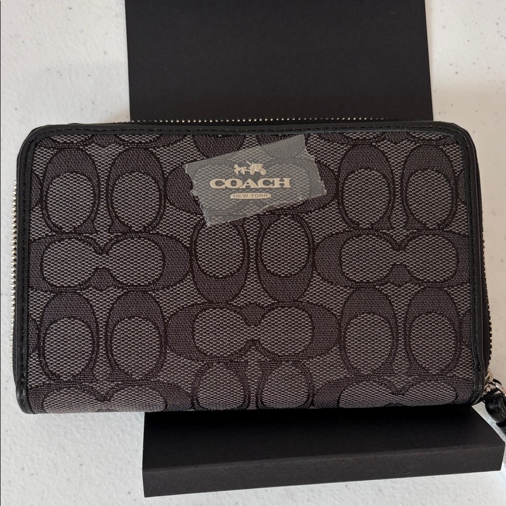 Coach Two-Tone Black Signature Zip Wallet